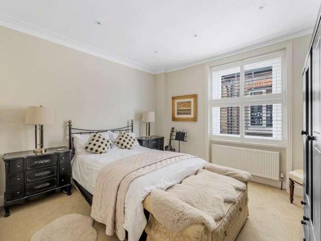 Flat for sale in London Borough of Ealing, Greater London