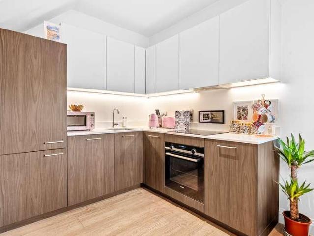 Flat for sale in Row Town, Surrey