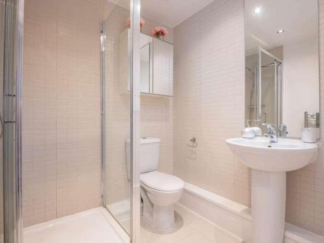 Flat for sale in Elstree and Borehamwood, Borehamwood