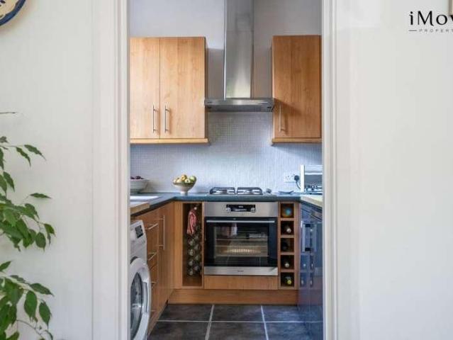 Flat for sale in Crystal Palace, Greater London