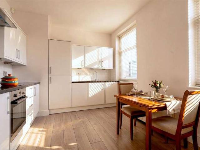 Flat for sale in Belsize Park, Greater London