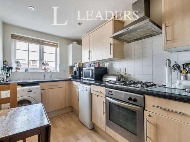 Flat for sale in Tonbridge, Tonbridge and Malling