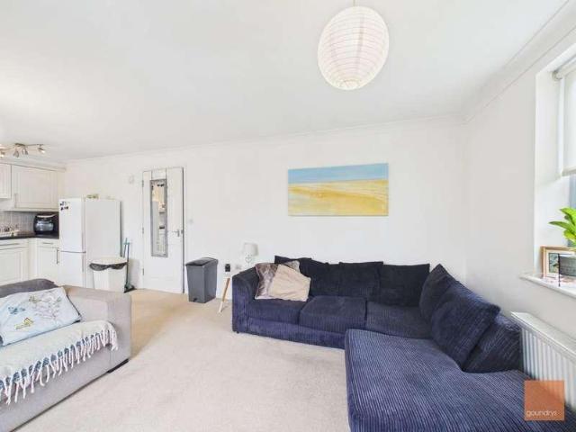 Flat for sale in Lower Comprigney, Truro