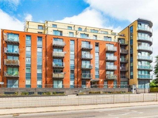 Flat for sale in Slough