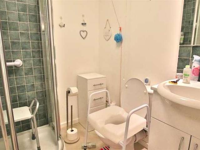 Flat for sale in Tewkesbury, Pamington