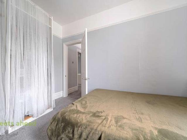 Flat for sale in London Borough of Croydon, Greater London