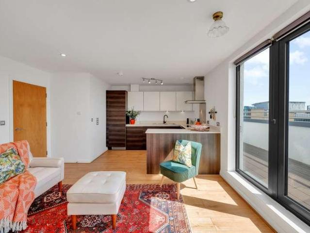 Flat for sale in London Borough of Merton, Merton Park