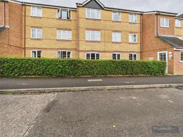 Flat for sale in Surbiton, Tolworth