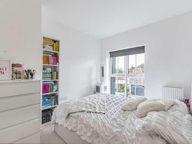 Flat for sale in Beckenham, Upper Elmers End