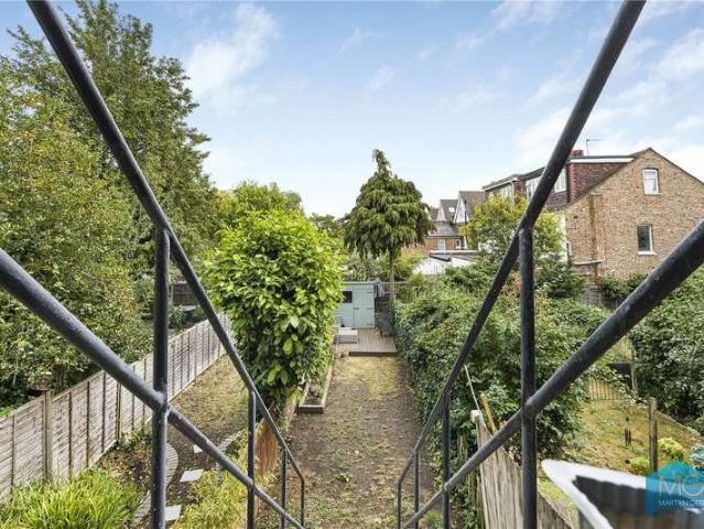 Flat for sale in Winchmore Hill, Palmers Green