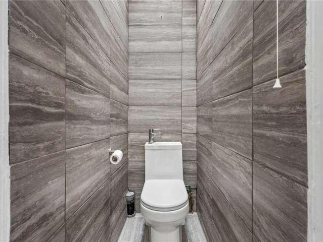 Flat for sale in Upper Tooting, Greater London