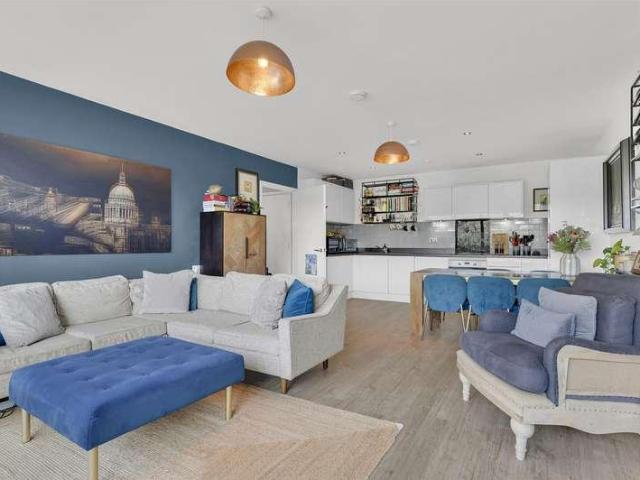 Flat for sale in Crystal Palace, Greater London