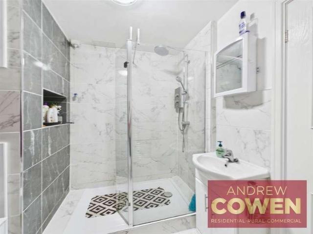 Flat for sale in South Cliff, Kepwick
