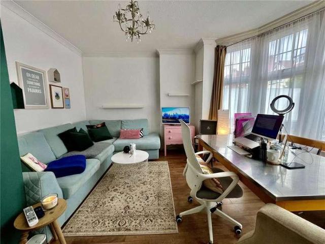 Flat for sale in Bournemouth