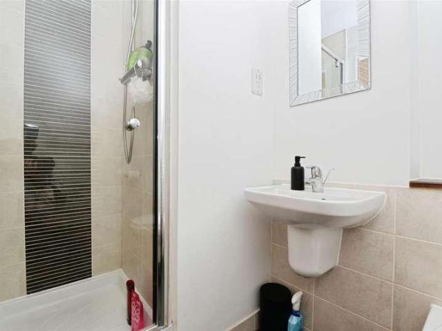 Flat for sale in Hampshire
