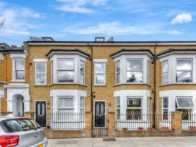 Flat for sale in London Borough of Southwark, Greater London