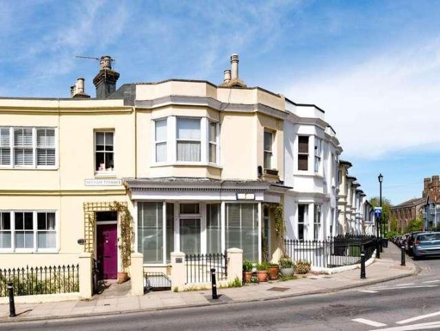 Flat for sale in Lewes, Iford