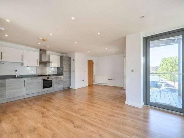 Flat for sale in Pinner, Greater London