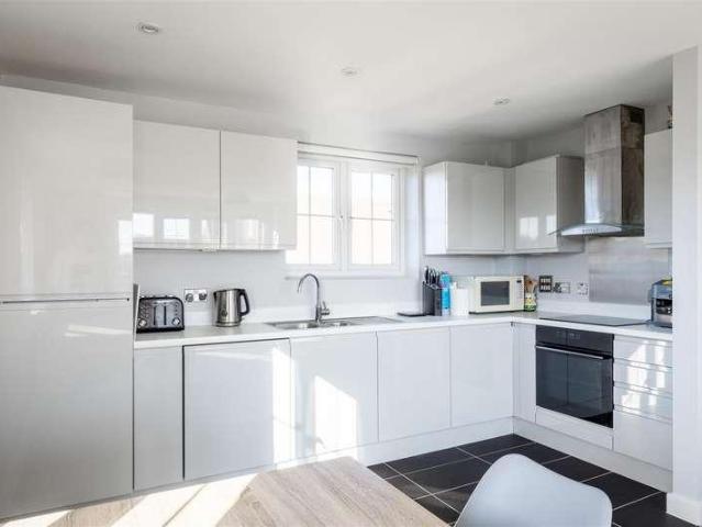 Flat for sale in Perryfields, West Sussex