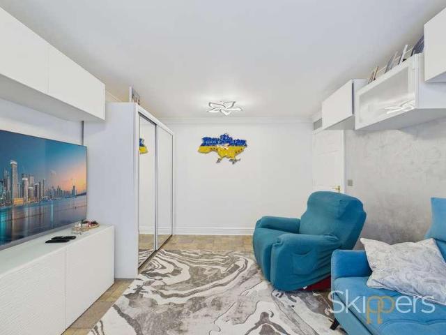 Flat for sale in Kennington Lees, Bridgefield