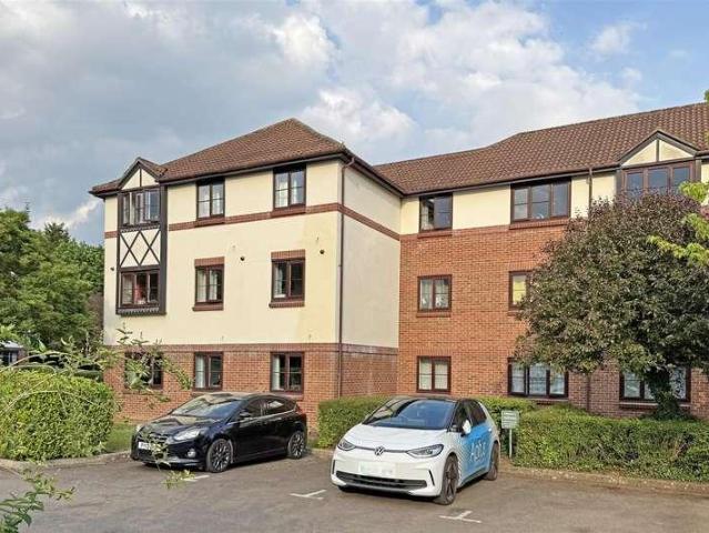 Flat for sale in Red Hill, Surrey