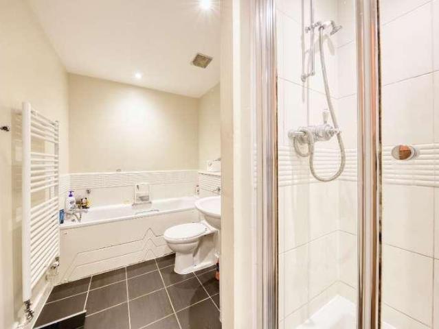 Flat for sale in Putney, Greater London