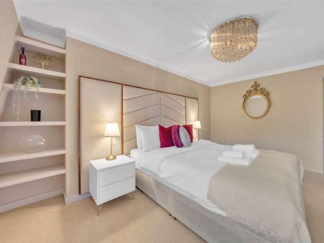 Flat for sale in Chelsea, Greater London
