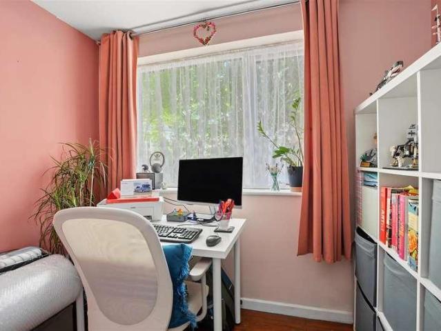 Flat for sale in Gedling, East Midlands