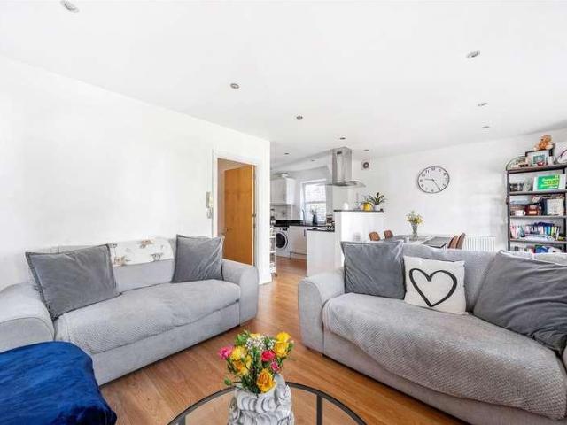 Flat for sale in Guildford Park, Westborough