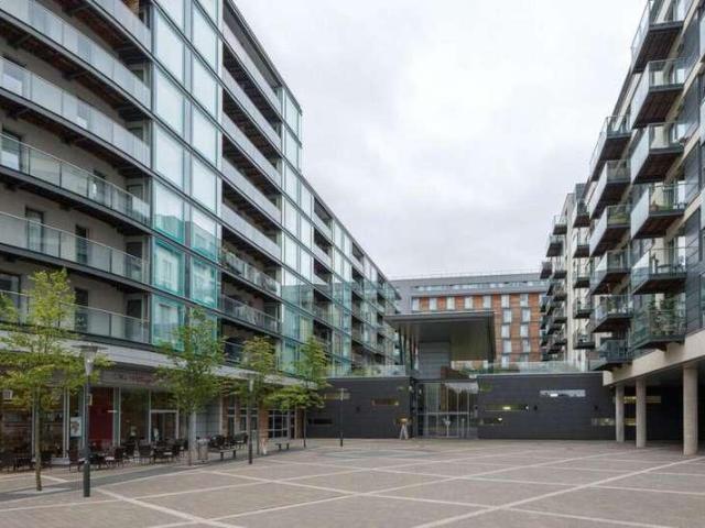 Flat for sale in Hayes, Greater London