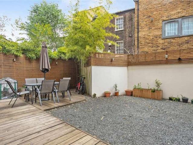 Flat for sale in Holloway, Lower Holloway