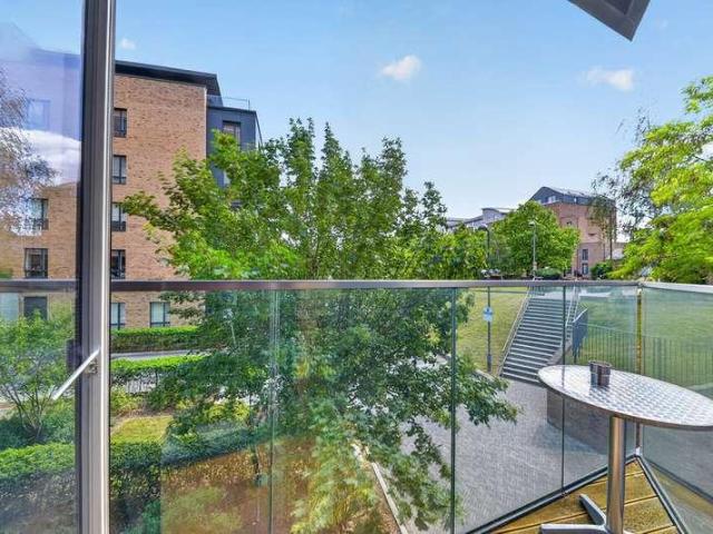 Flat for sale in London Borough of Hounslow, Greater London