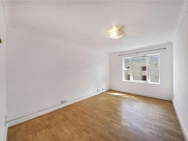 Flat for sale in Rotherhithe, Greater London