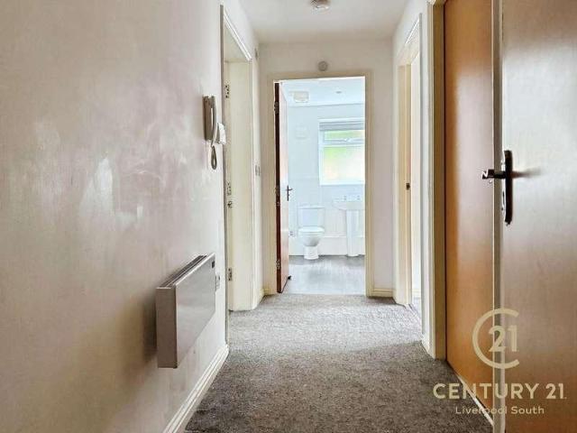 Flat for sale in Gateacre, Liverpool