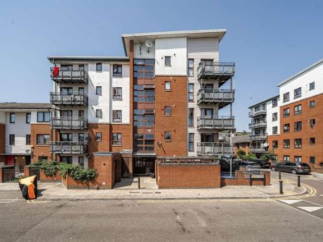 Flat for sale in London Borough of Lewisham, Greater London