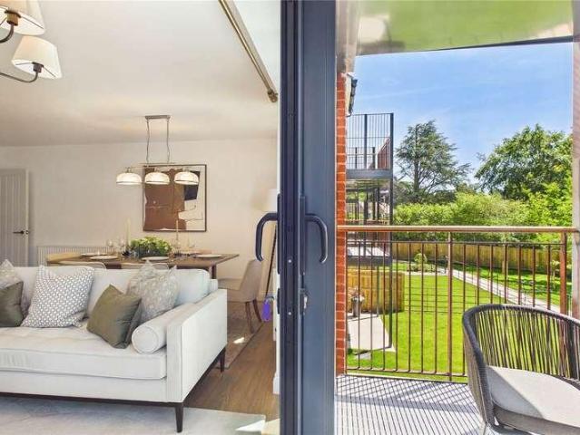 Flat for sale in Horsell, Woking