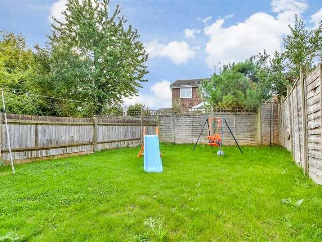Flat for sale in Midway, Kent