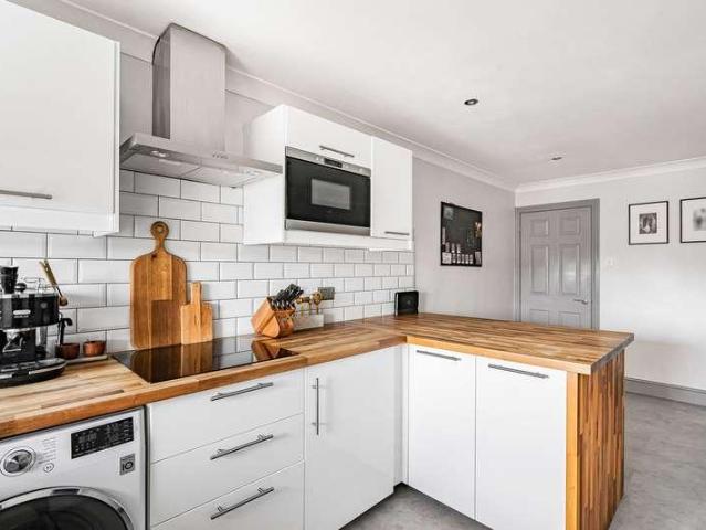 Flat for sale in Farncombe, Waverley