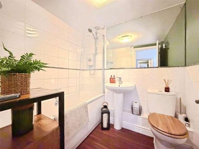 Flat for sale in Ladyes Hills, Green Close