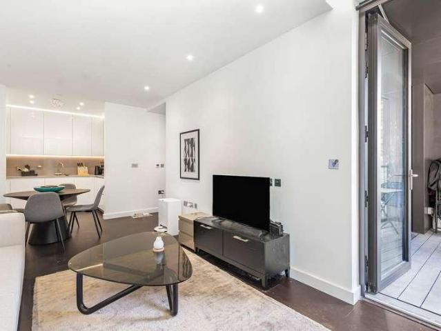 Flat for sale in Nine Elms, Greater London