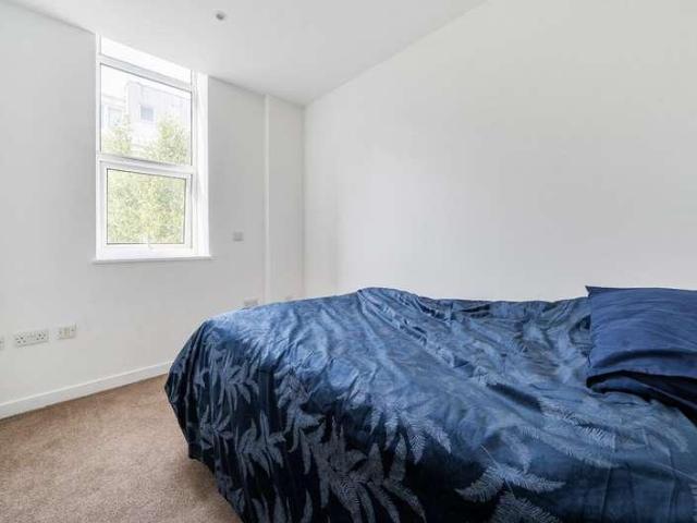 Flat for sale in London Borough of Ealing, Greater London