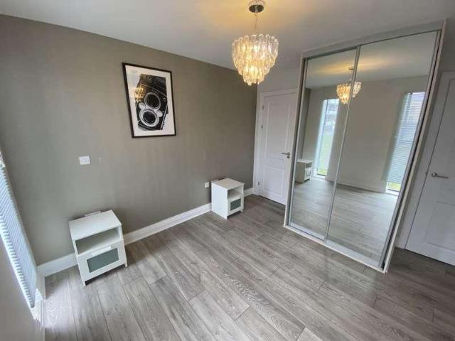 Flat for sale in Elstree and Borehamwood, Borehamwood