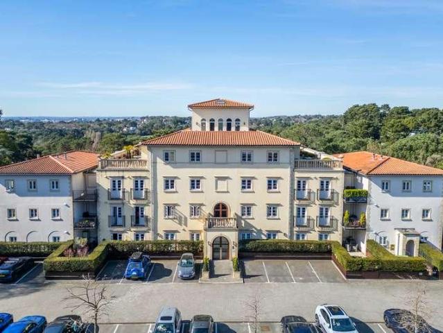 Flat for sale in Canford Cliffs, Poole