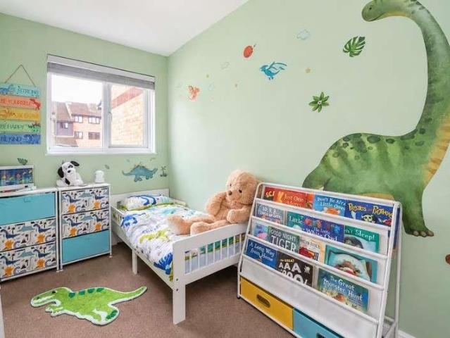 Flat for sale in Roffey, Horsham