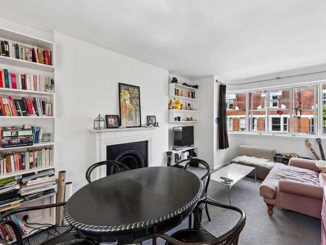 Flat for sale in London Borough of Hackney, Greater London