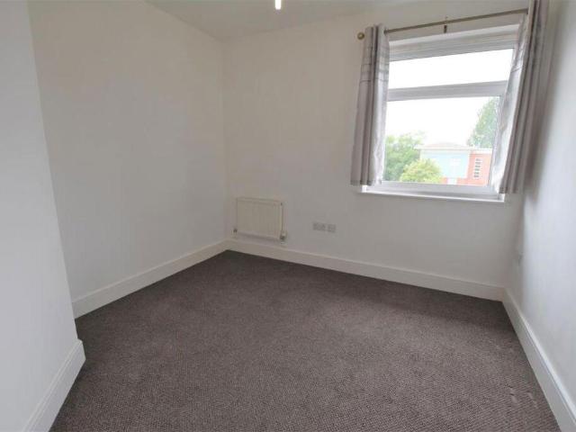 Flat for sale in Yiewsley, Greater London