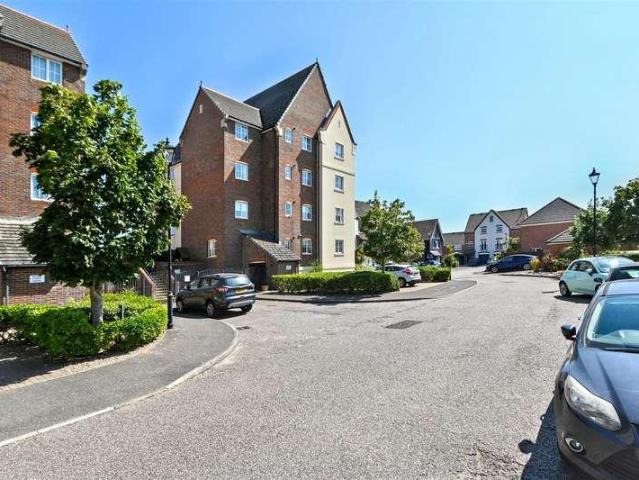 Flat for sale in Sovereign Harbour, Eastbourne