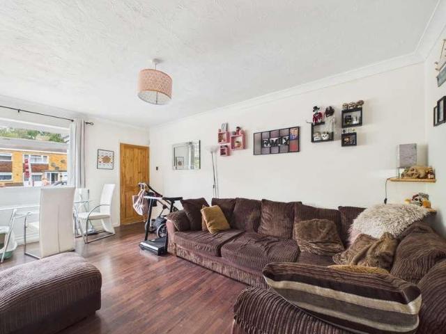 Flat for sale in Reading