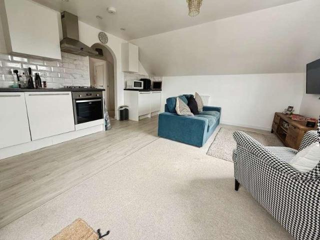 Flat for sale in Garston Park, West Berkshire