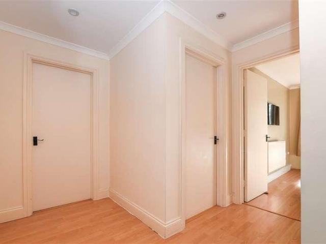 Flat for sale in Whitebushes, Red Hill